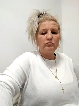 Snapshot of Divineblond chatting on October 29, 4:39 pm Divineblond online show from October 29, 4:39 pm