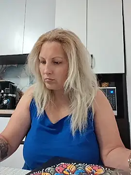 Divineblond online show from May 13, 11:01 pm