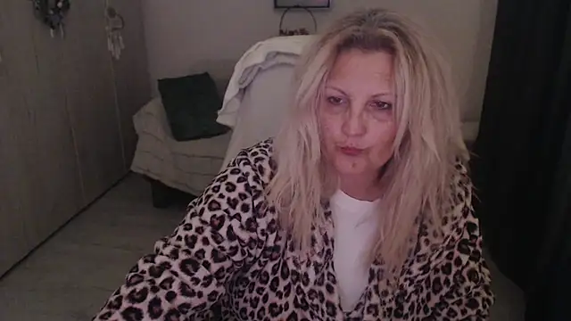 Divineblond online show from April 9, 11:44 pm