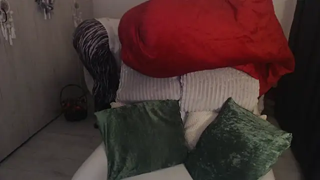 Divineblond online show from April 4, 6:36 pm