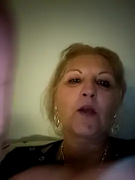 Snapshot of Divineblond chatting on October 26, 7:25 pm Divineblond online show from October 26, 7:25 pm