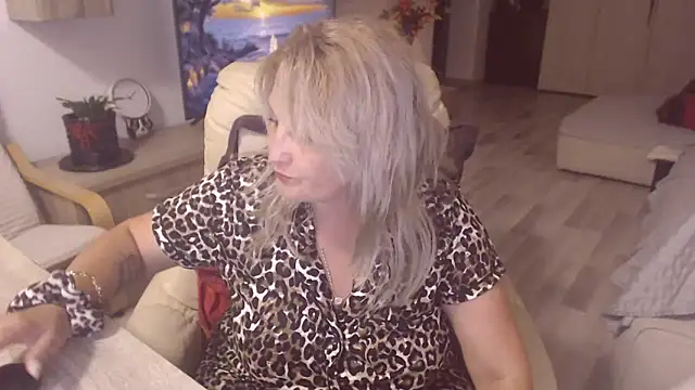 Snapshot of Divineblond chatting on September 24, 10:48 pm Divineblond online show from September 24, 10:48 pm