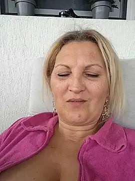 Divineblond online show from April 14, 12:10 pm