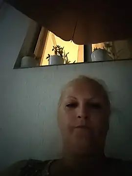 Snapshot of Divineblond chatting on July 2, 7:31 pm Divineblond online show from July 2, 7:31 pm
