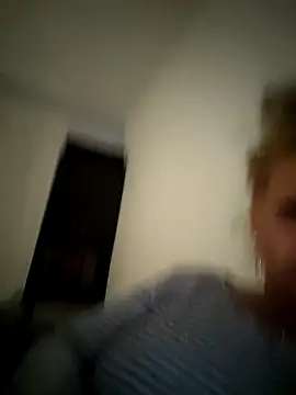 Snapshot of Divineblond chatting on November 8, 5:38 pm Divineblond online show from November 8, 5:38 pm