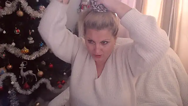 Divineblond online show from December 15, 9:48 am