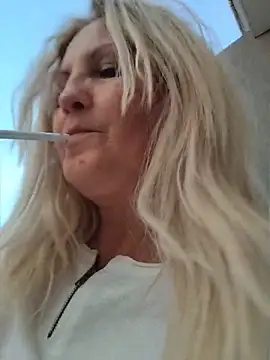 Divineblond online show from May 4, 5:27 pm