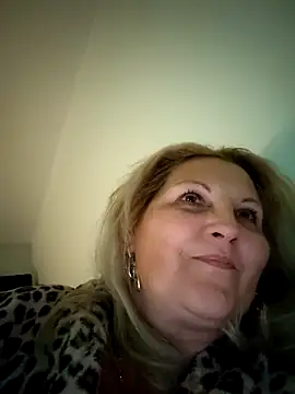 Snapshot of Divineblond chatting on October 17, 6:43 pm Divineblond online show from October 17, 6:43 pm