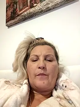 Divineblond online show from December 19, 9:06 pm