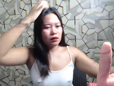 Snapshot of ur_prettychelsie chatting on May 19, 12:15 am ur prettychelsie online show from May 19, 12:15 am