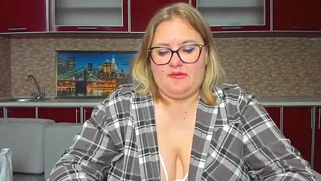 Snapshot of IrenRori chatting on May 12, 6:32 am IrenRori online show from May 12, 6:32 am