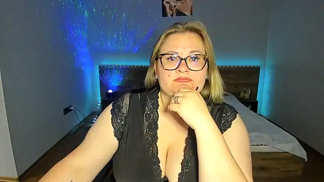 Snapshot of IrenRori chatting on May 5, 6:38 am IrenRori online show from May 5, 6:38 am