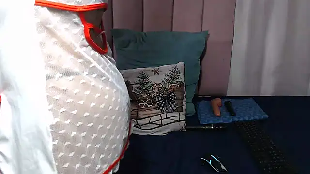 sweet-anne online show from May 8, 5:11 am