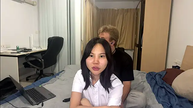 BunnyBom online show from April 23, 4:19 pm