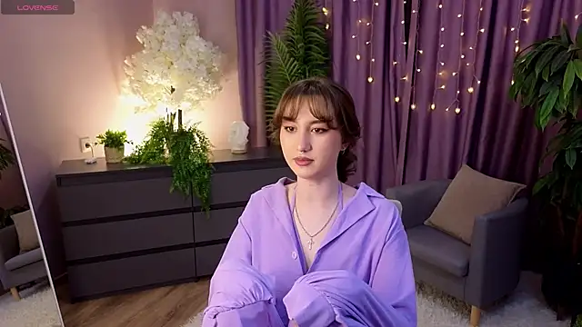 LouiseEvans online show from April 28, 11:47 am