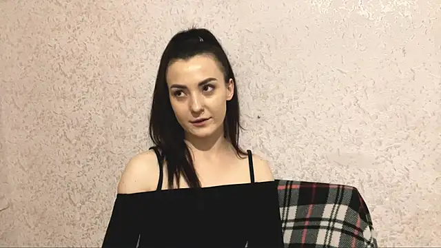 Snapshot of Madisonlovx chatting on April 22, 11:11 pm Madisonlovx online show from April 22, 11:11 pm