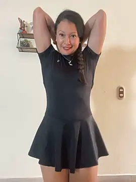 SamiiContreras  online show from June 9, 6:20 pm