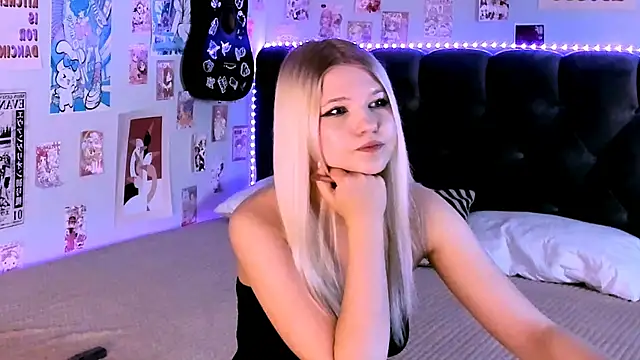 Snapshot of LunariaFox chatting on May 14, 2:58 pm LunariaFox online show from May 14, 2:58 pm