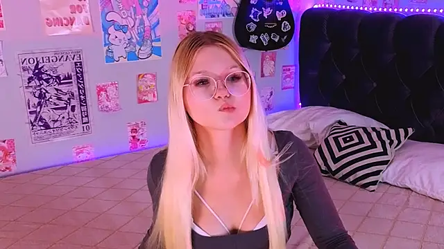 LunariaFox online show from July 25, 2:56 pm