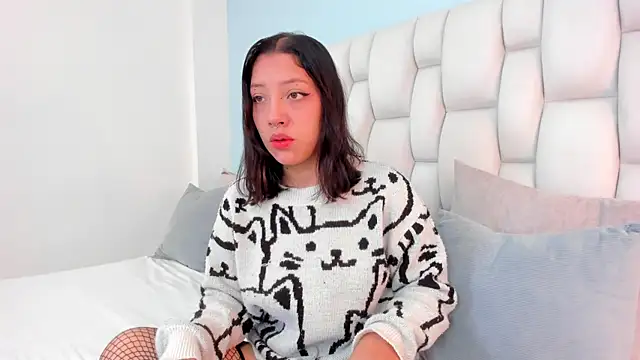 Snapshot of vayra_moon chatting on June 6, 12:54 pm vayra moon online show from June 6, 12:54 pm