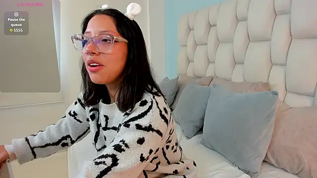Snapshot of vayra_moon chatting on May 26, 6:06 pm vayra moon online show from May 26, 6:06 pm