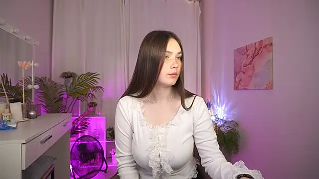 Snapshot of BettyMarlowe chatting on June 12, 5:38 am BettyMarlowe online show from June 12, 5:38 am