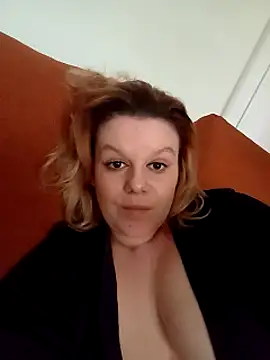 Maryquenn online show from April 30, 9:49 am