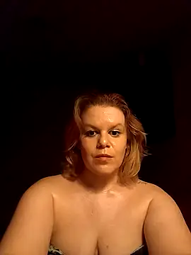 Maryquenn online show from May 2, 7:19 pm