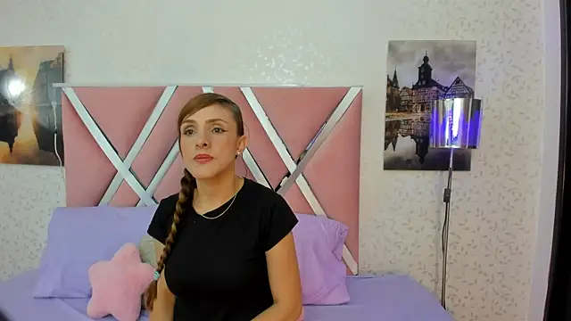 Snapshot of Nicoll_89 chatting on May 21, 12:35 pm Nicoll 89 online show from May 21, 12:35 pm