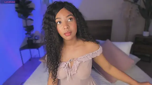 Snapshot of Lynncute chatting on May 8, 3:54 am Lynncute online show from May 8, 3:54 am