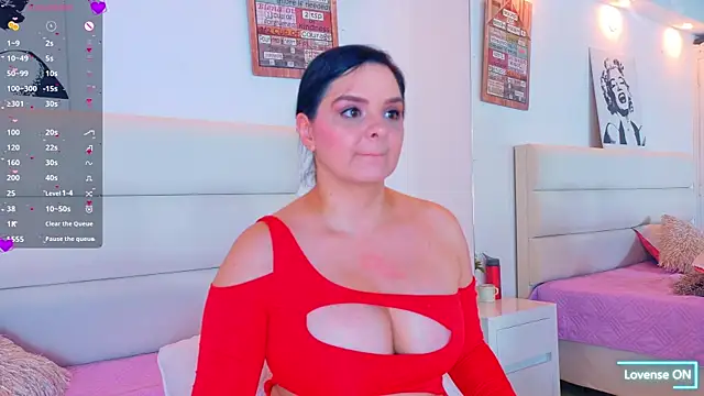 Snapshot of Isabellaa_Reyes chatting on May 23, 2:49 pm Isabellaa Reyes online show from May 23, 2:49 pm