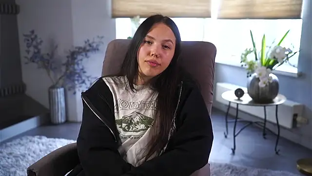 KristinSthill online show from April 24, 4:58 am