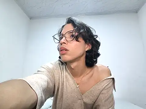 Snapshot of LONDON_ROSE chatting on May 12, 9:54 pm LONDON ROSE online show from May 12, 9:54 pm