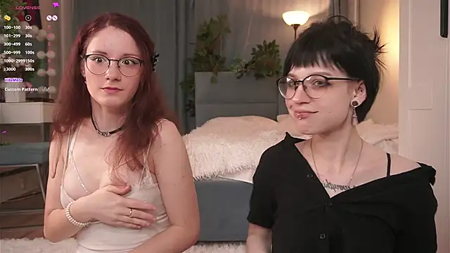 Snapshot of TeaseDealer chatting on May 29, 8:26 pm TeaseDealer online show from May 29, 8:26 pm
