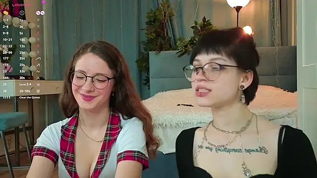 Snapshot of TeaseDealer chatting on May 27, 8:16 pm TeaseDealer online show from May 27, 8:16 pm