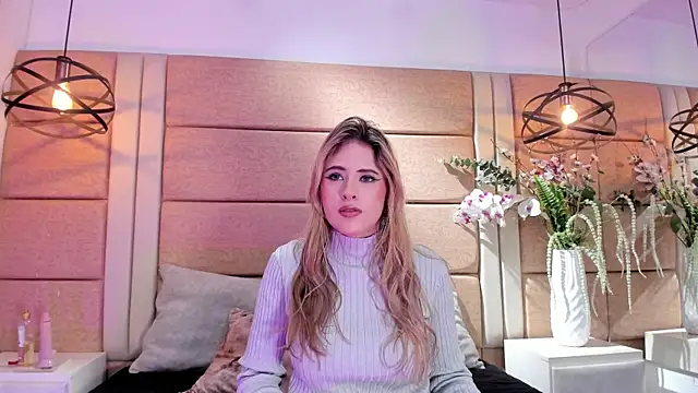AndreinaOwen online show from July 1, 12:05 pm