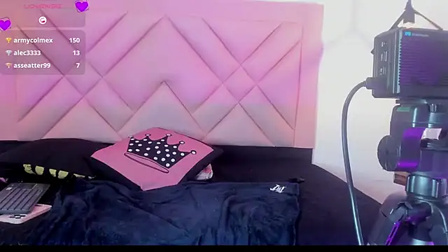 Snapshot of isa_cute_1 chatting on June 8, 1:28 am isa cute 1 online show from June 8, 1:28 am