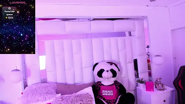 athenea fox  online show from April 23, 8:54 pm