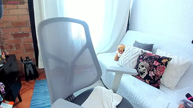 MissBronte online show from May 9, 4:21 pm