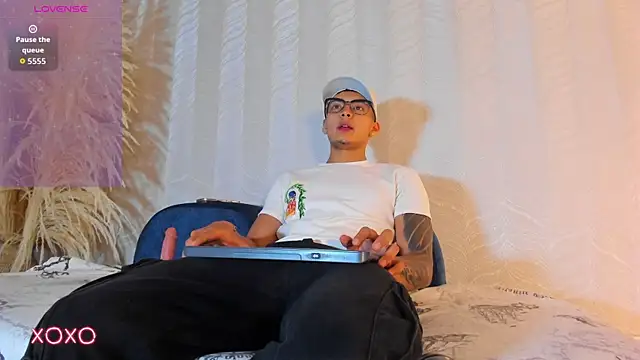 Alan Salazar online show from June 12, 5:32 pm