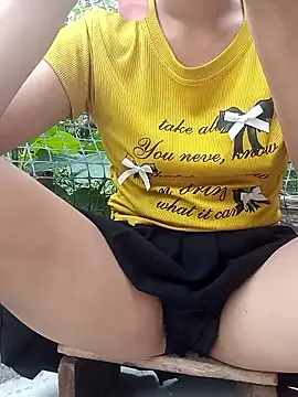 Snapshot of Rosie_LoveUU chatting on May 27, 8:32 am Rosie LoveUU online show from May 27, 8:32 am