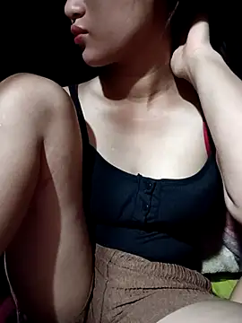 Snapshot of Rosie_LoveUU chatting on April 28, 3:27 pm Rosie LoveUU online show from April 28, 3:27 pm