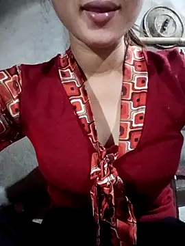 Snapshot of Rosie_LoveUU chatting on April 30, 10:36 pm Rosie LoveUU online show from April 30, 10:36 pm