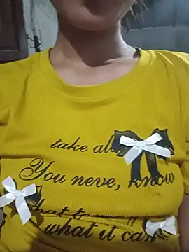 Snapshot of Rosie_LoveUU chatting on May 17, 11:32 am Rosie LoveUU online show from May 17, 11:32 am
