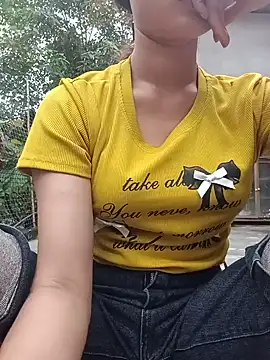 Snapshot of Rosie_LoveUU chatting on May 21, 11:07 am Rosie LoveUU online show from May 21, 11:07 am