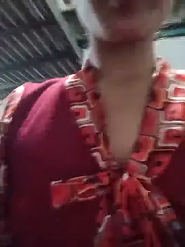 Snapshot of Rosie_LoveUU chatting on May 11, 3:52 am Rosie LoveUU online show from May 11, 3:52 am