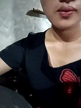 Snapshot of Rosie_LoveUU chatting on May 5, 11:19 pm Rosie LoveUU online show from May 5, 11:19 pm