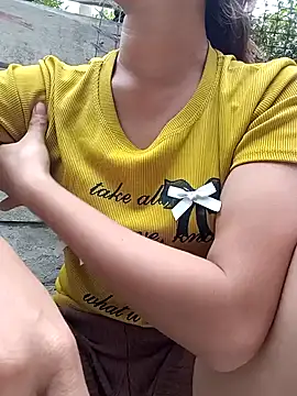 Snapshot of Rosie_LoveUU chatting on June 10, 10:49 am Rosie LoveUU online show from June 10, 10:49 am
