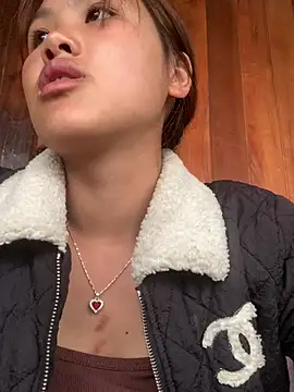 mai-lovelyy online show from April 23, 8:32 am