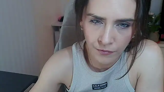 khalessi13 online show from May 9, 8:56 pm